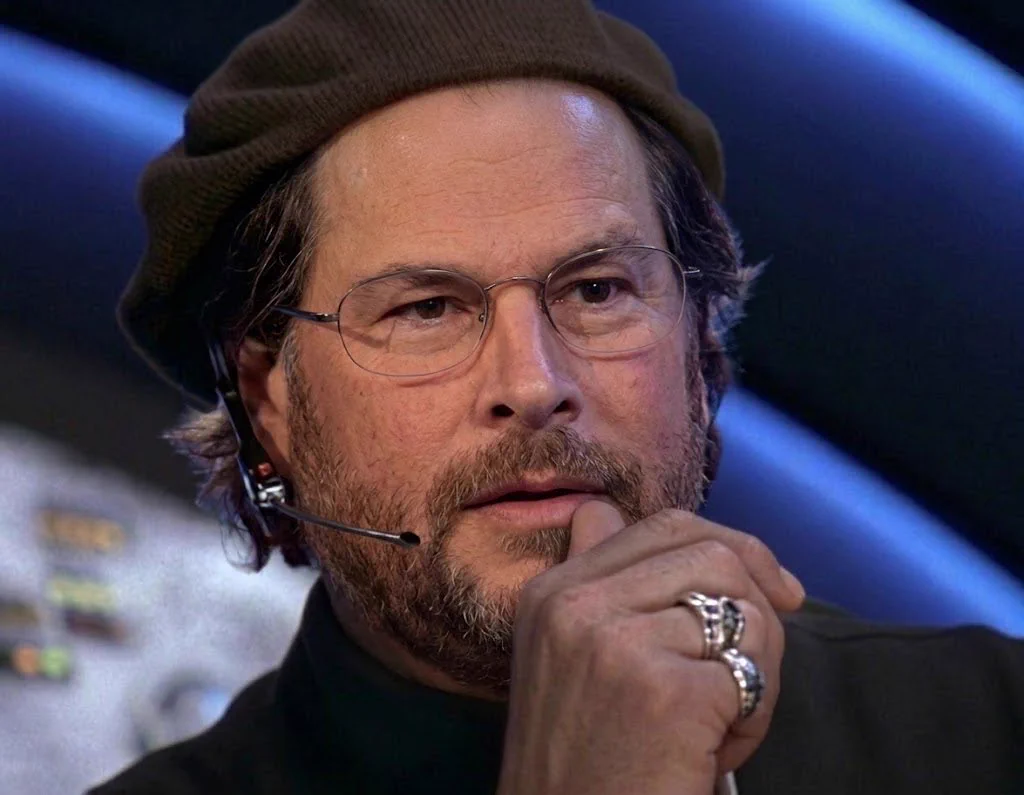 CRM หุ้น Salesforce ลดหุ้น 15% หนุนราคา